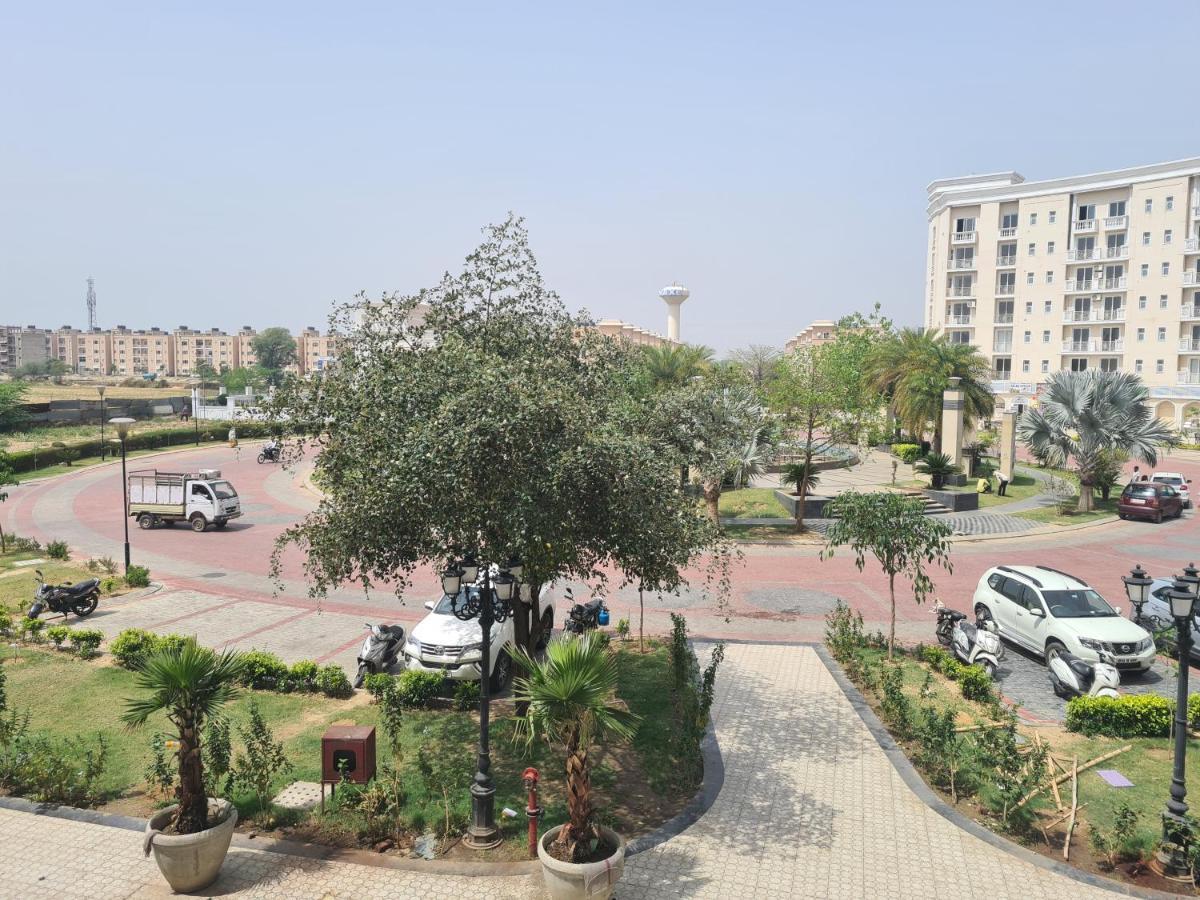 Lord Krishna Palace Hotel Vrindāvan Buitenkant foto