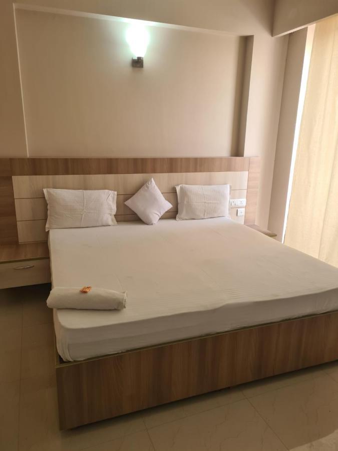 Lord Krishna Palace Hotel Vrindāvan Buitenkant foto