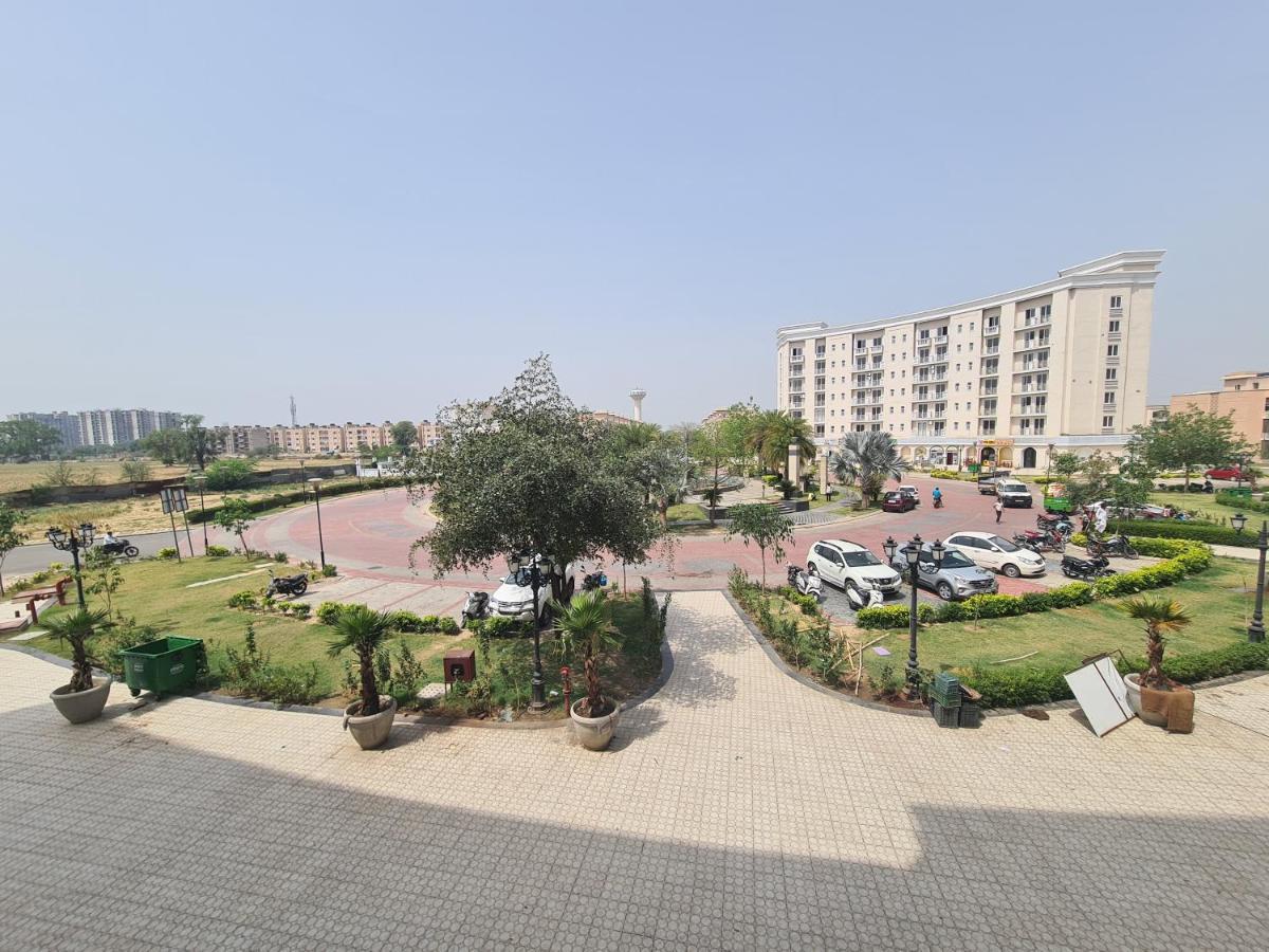 Lord Krishna Palace Hotel Vrindāvan Buitenkant foto